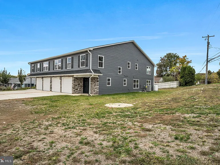 1500 Embassy Dr #A — Photo 23
