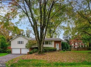 9810 Sunrise Rd, Vienna, VA 22181