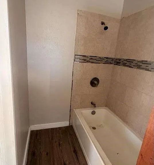 2414 Baylor St — Photo 5