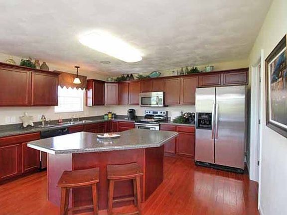 4th image of 5017 Bristol Hill Dr