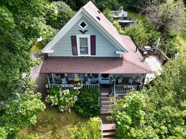 47 Temple St, Spencer, MA 01562