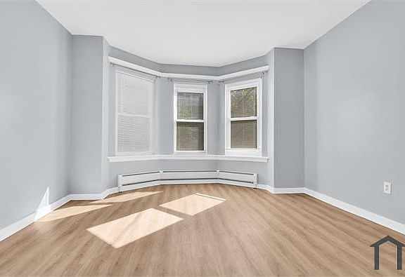 4th image of 139 S 8th St Floor 1