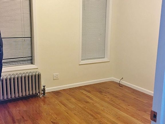 3rd image of 2261 43rd St APT 1F