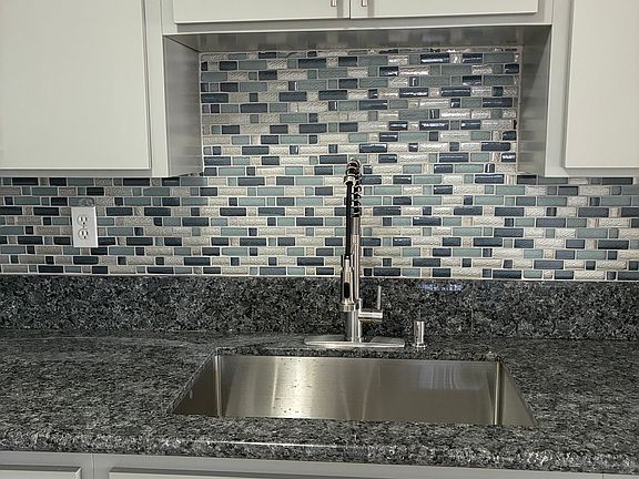 3rd image of 155 W 21st St