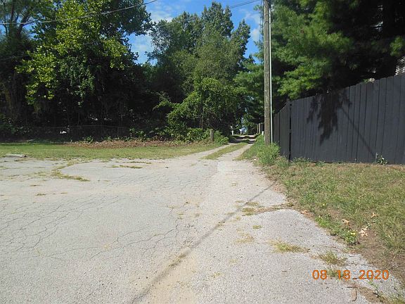 3rd image of 1033 Madison St