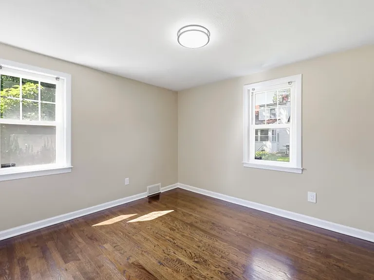 99 Lang St — Photo 10
