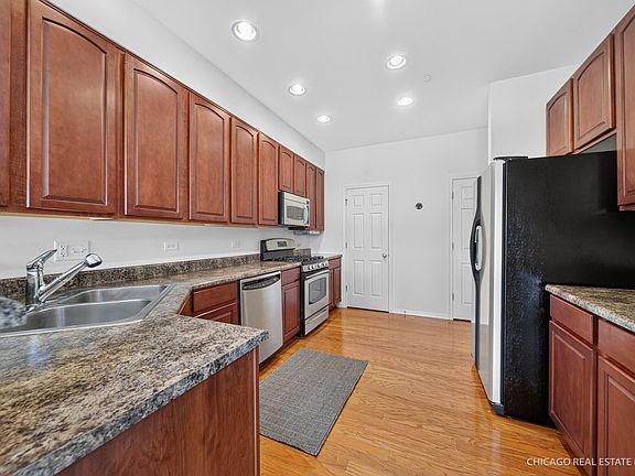 4th image of 9956 Cummings St