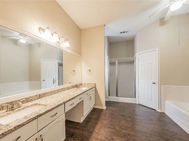 2136 Stoneridge Dr — Photo 21