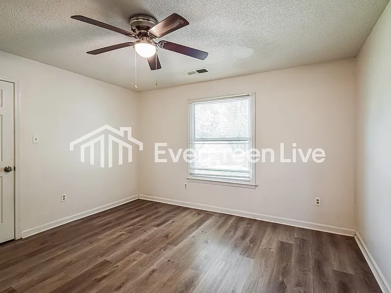 7392 Woodshire Rd — Photo 10