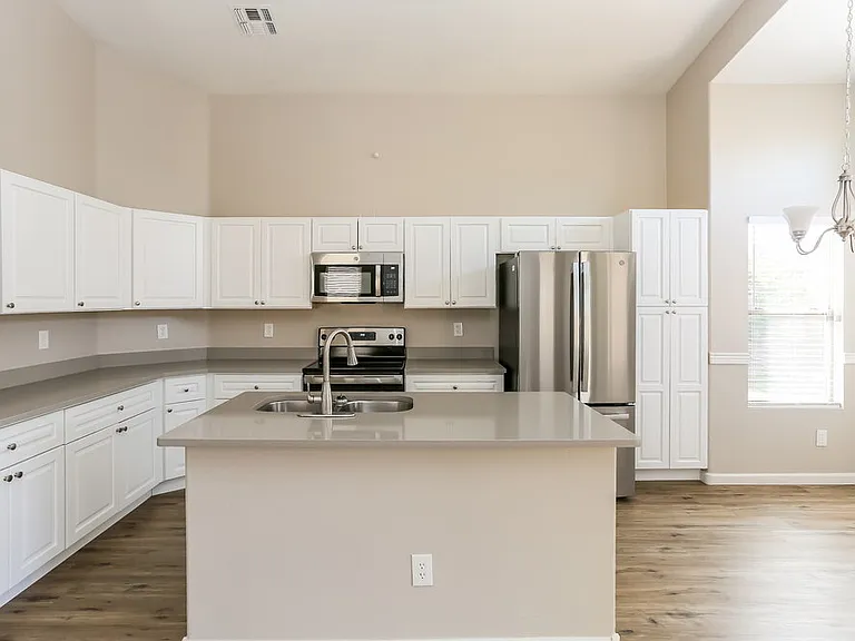 6418 W Magnolia St — Photo 9