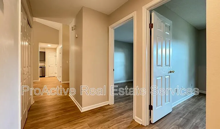 5568 Annandale Dr — Photo 11