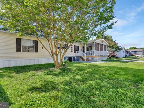 3rd image of 462 Sarah Anne Dr
