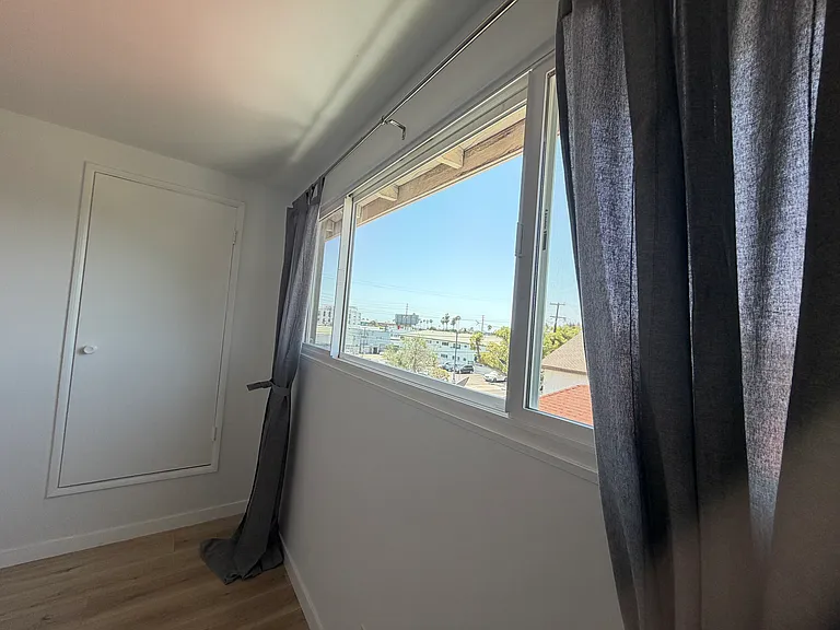 1161 N Hobart Blvd — Photo 14