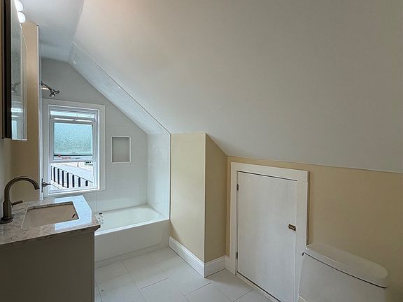 3rd image of 106 Vernon St APT 3