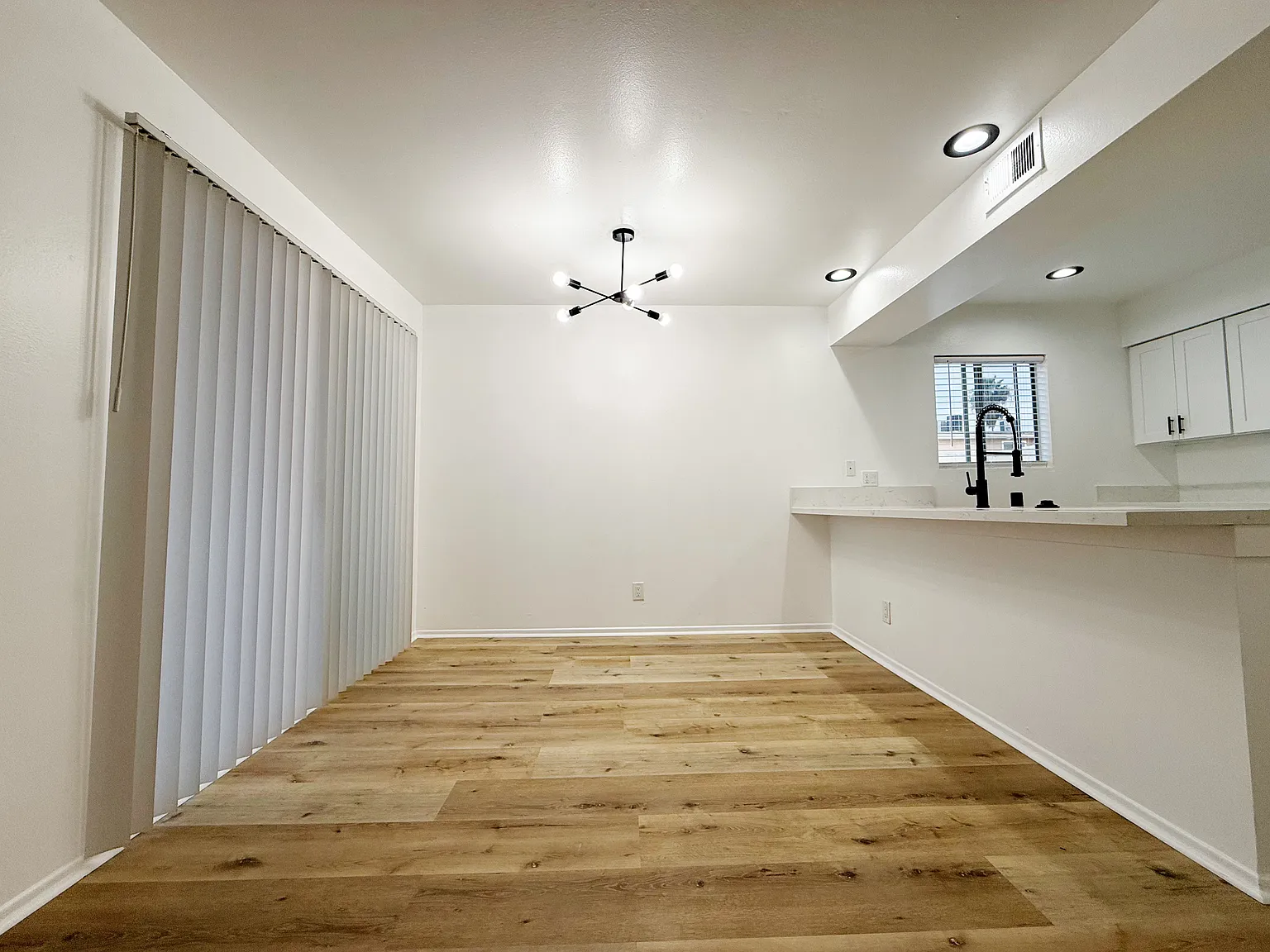 Alcott Apartments — Photo 4