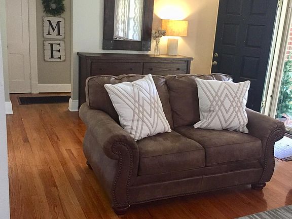 5th image of 117 Clarendon Cir