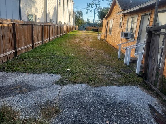 3rd image of 320 Thornton Rd