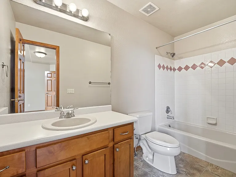 1630A Oakmont Dr — Photo 7