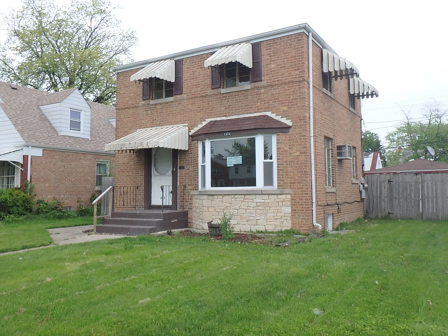 1373 Wentworth Ave photo 1