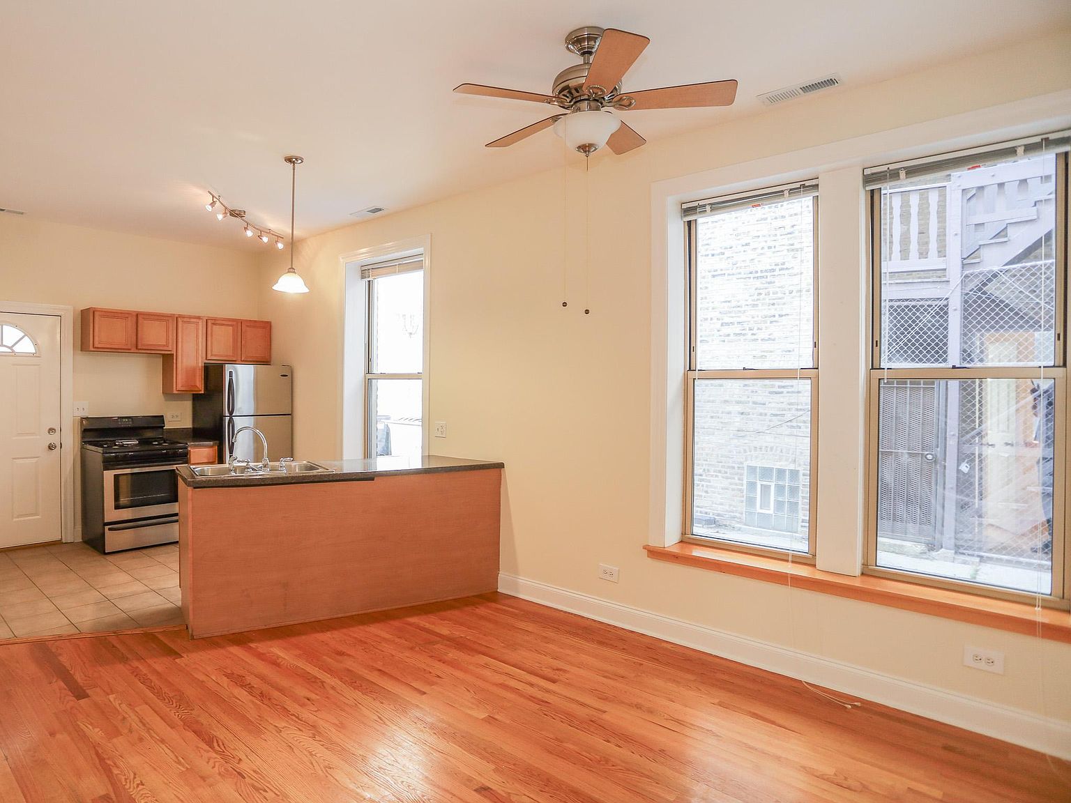 1737 W Addison St #1R, Chicago, IL 60613 | Zillow