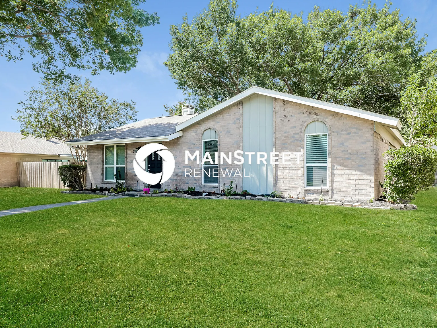 2904 Chancellor Dr — Photo 2