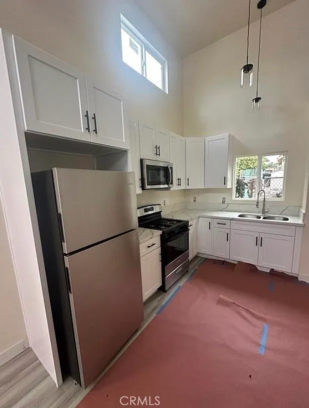 1 bed, 370 sqft, $1,999 — Photo 2