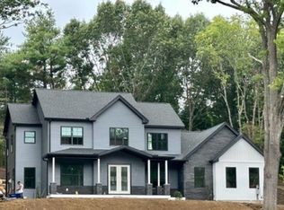 5 Indian Rock Rd #17-4-14, Bedford, NH 03110