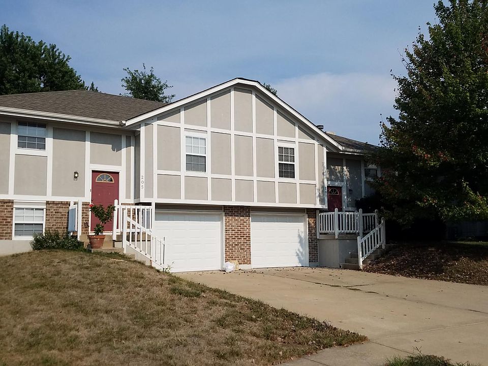 1st image of 207 SE Greystone Dr