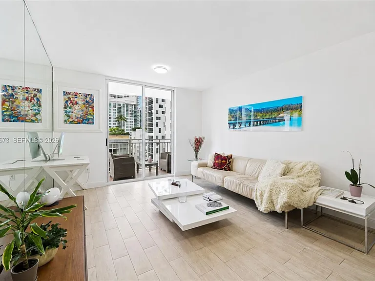 185 SE 14th Ter #1410 — Photo 3
