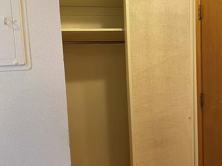 Tyee 412 Front Closet