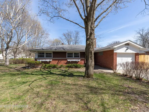 673 Lincoln Ave, Lake Bluff, IL 60044