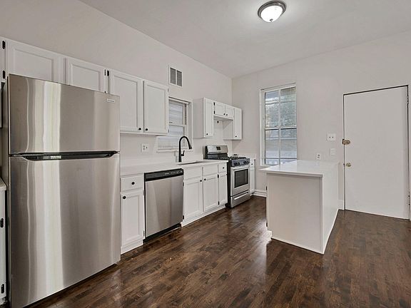 2nd image of 1031 W Wellington Ave #1