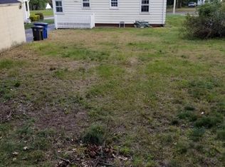 176 Lawncrest Rd, New Haven, CT 06515