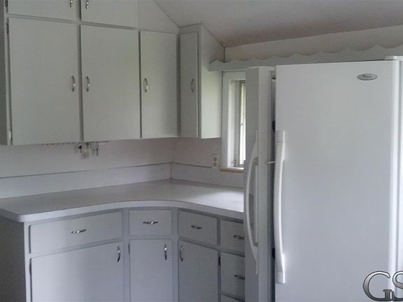 5th image of 903 E Water St