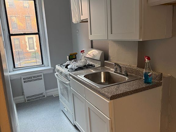 5th image of 31 E 21st St APT 1B