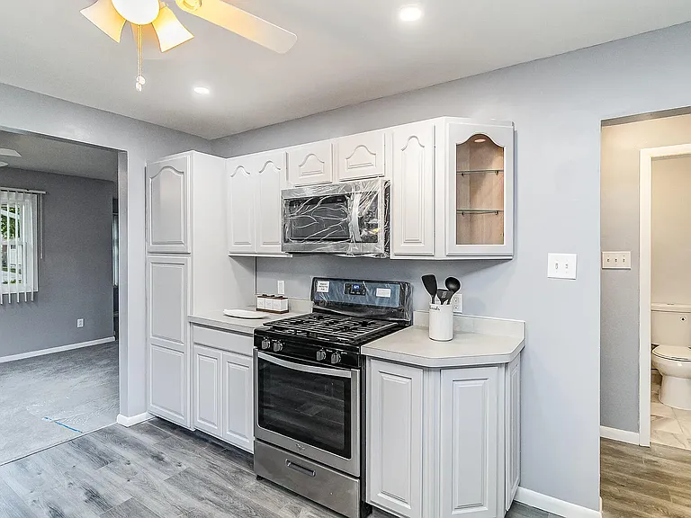 8134 Howard Ave — Photo 6