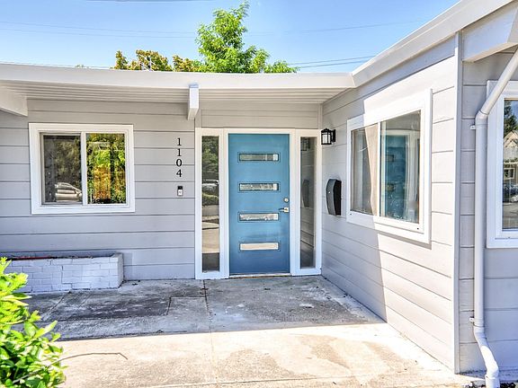 5th image of 1104 Parkwood Way
