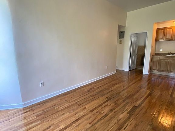 3rd image of 136 W 87th St #8A