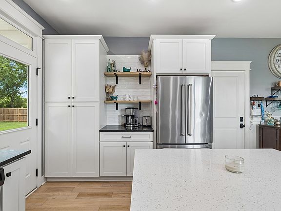 3rd image of 1107 Meriweather Ln