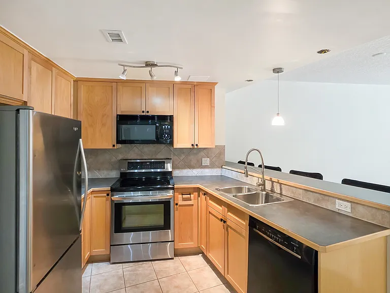 836 15th Ave SW #208 — Photo 6