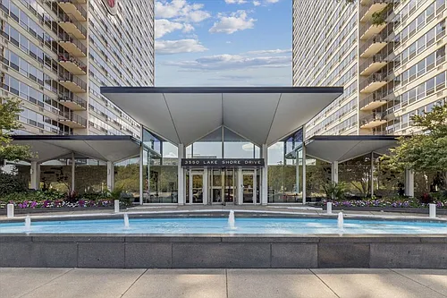 3550 N Lake Shore Dr Photo 1