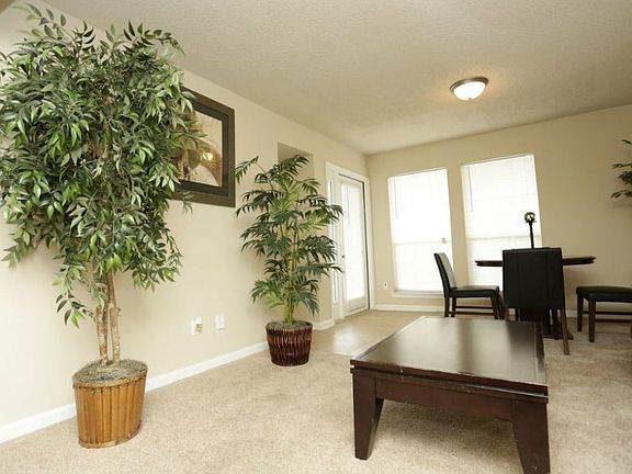 3rd image of 1013 Manhattan Blvd #243