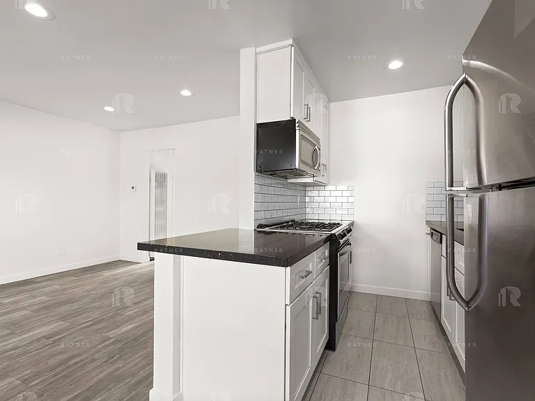 (AR/GA/YO:B) 7259 Willoughby Avenue — Photo 6