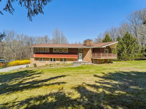 18 Tamarack Drive, Hopewell Junction, NY 12533