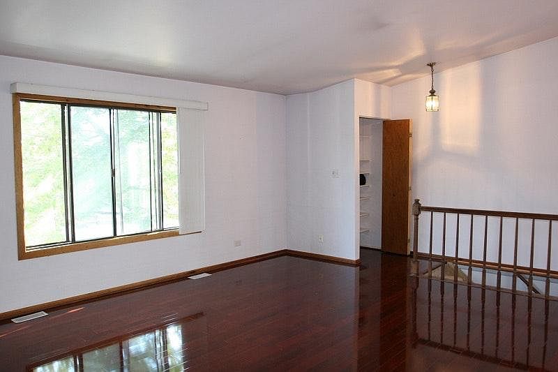 1st image of 350 Taylor Ct