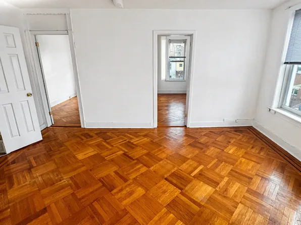 2112 22nd Dr APT 2, Astoria, NY 11105