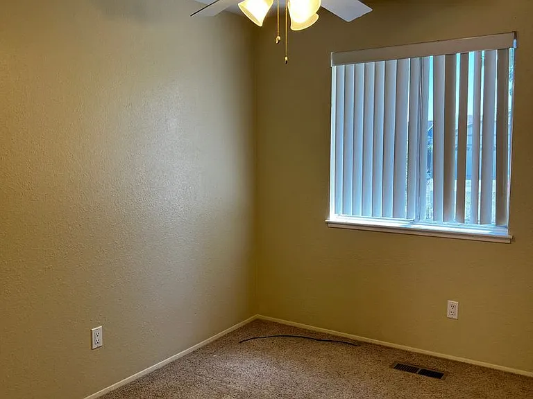 515 Nancy Cir — Photo 10