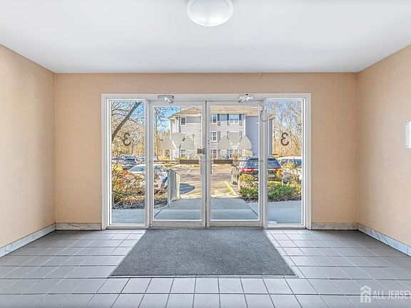 4th image of 312 Raintree Ct