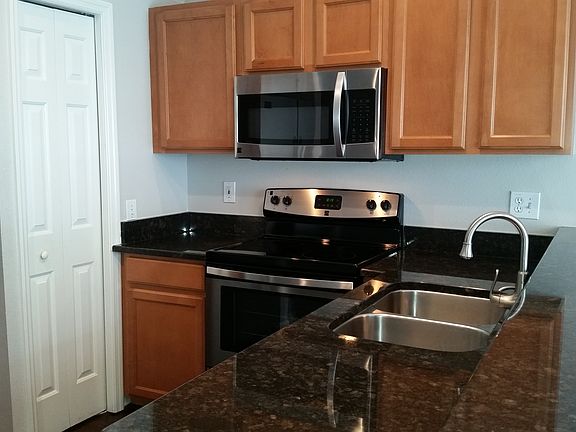 3rd image of 569 Vallance Way NE
