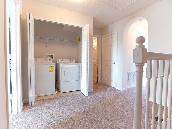 3rd image of 823 Pine Pointe Ln